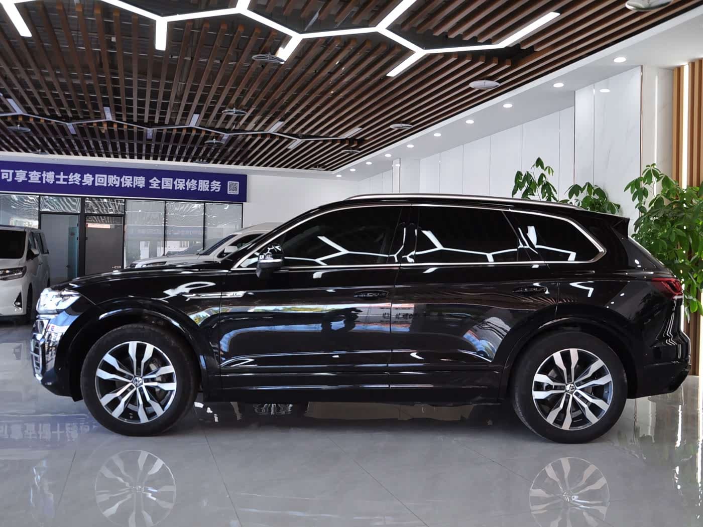 Volkswagen Touareg 2021 — Фото 3/16