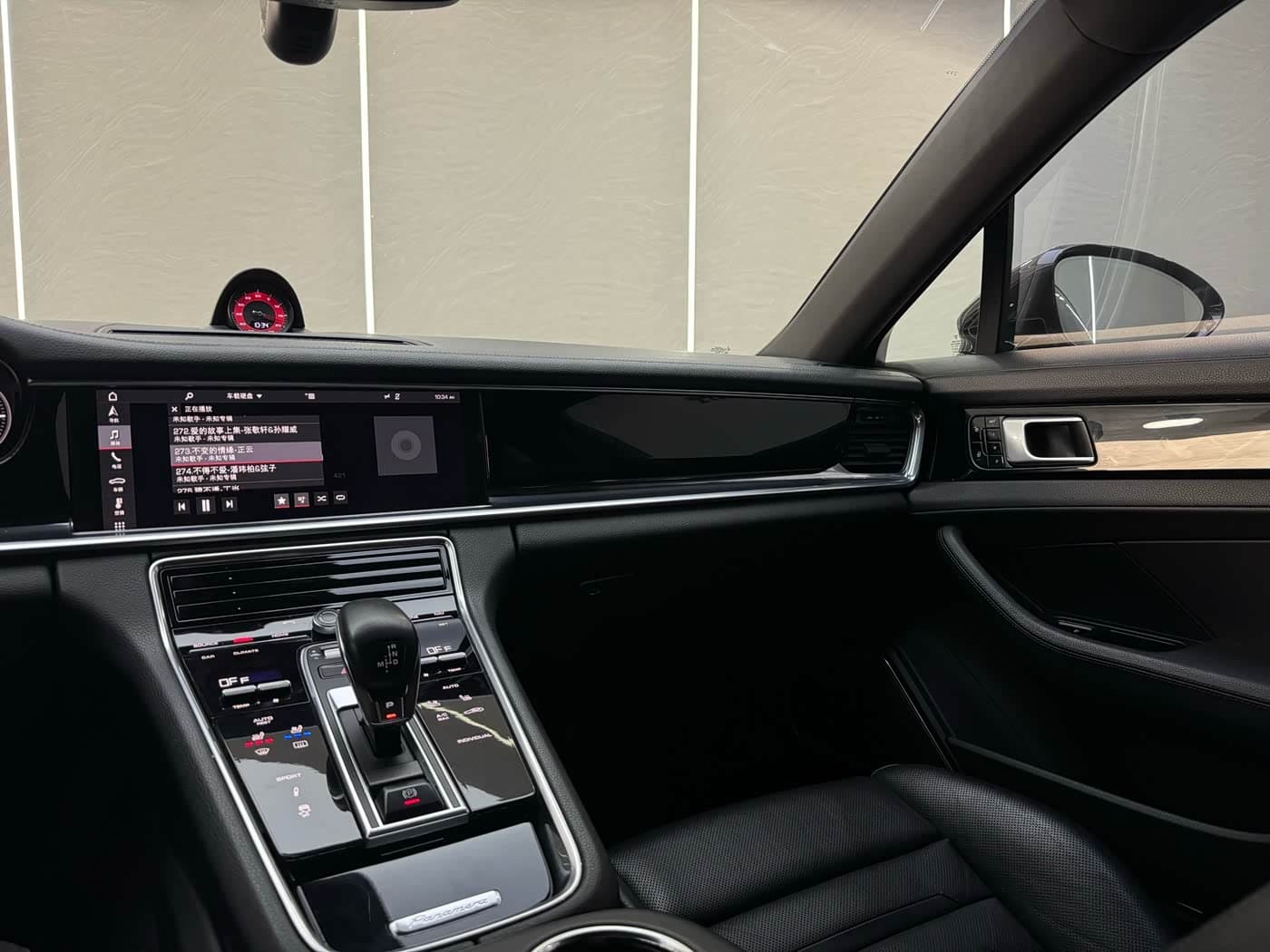 Porsche Panamera 2018 — Фото 15/20