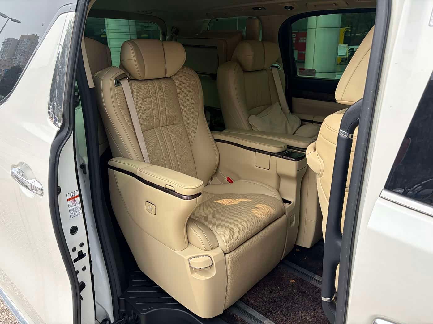Toyota Alphard 2021 — Фото 10/15