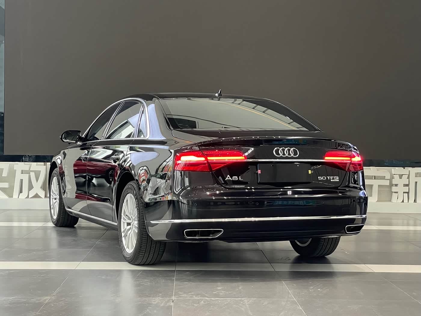 Audi A8 2015 — Фото 4/20