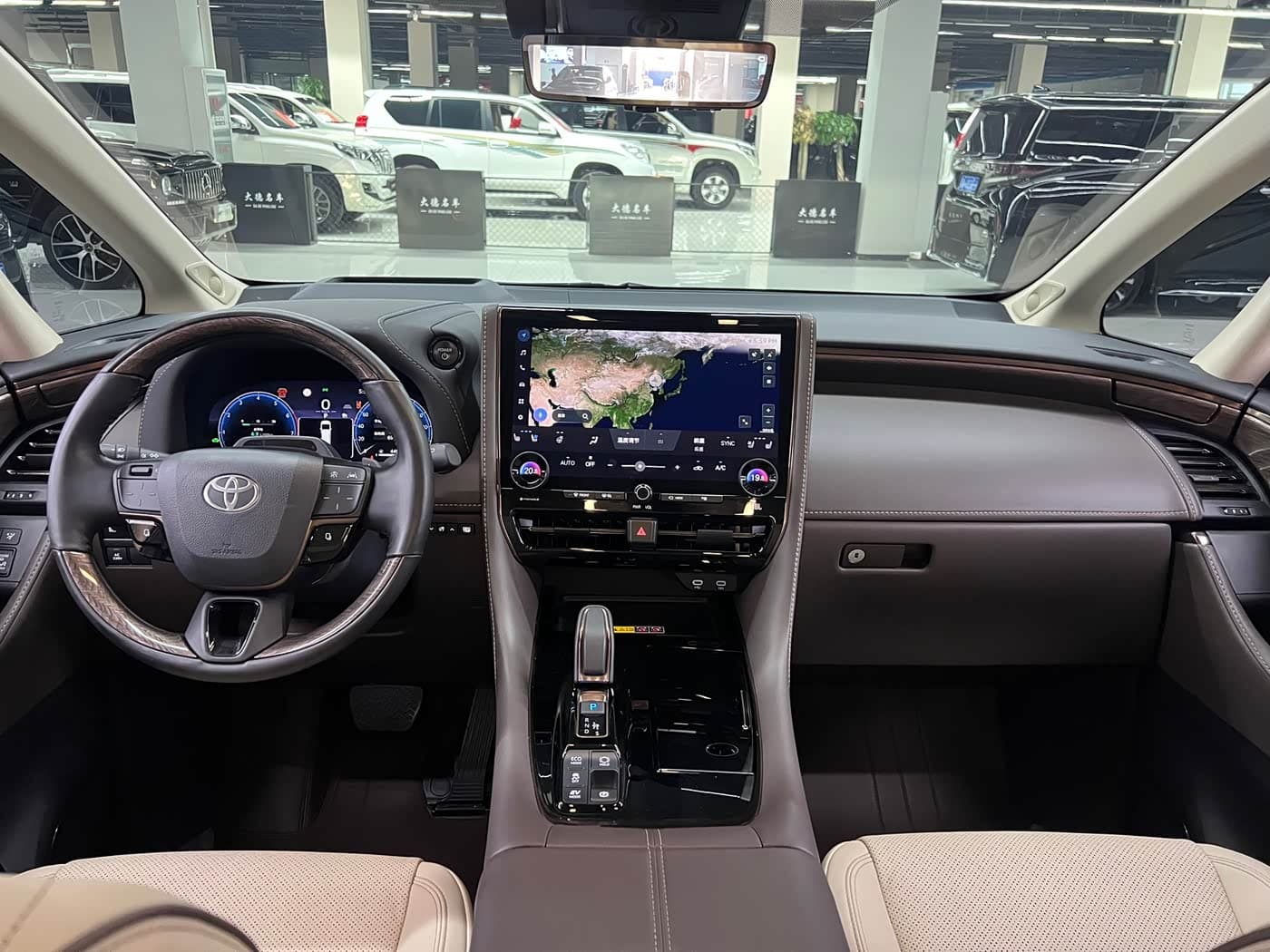 Toyota Alphard 2025 — Фото 17/20