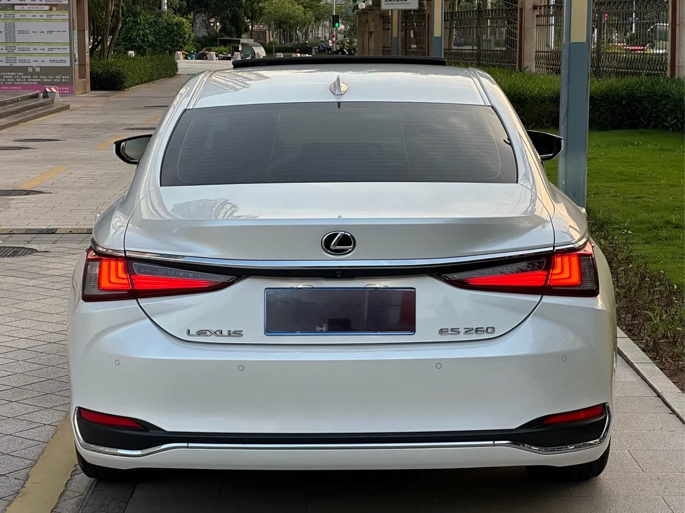 Lexus ES 2022 — Фото 12/13