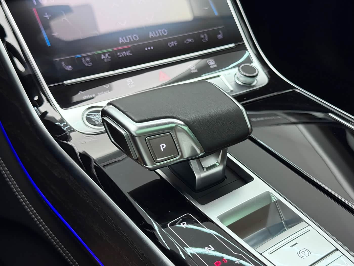 Audi A8 2023 — Фото 16/20