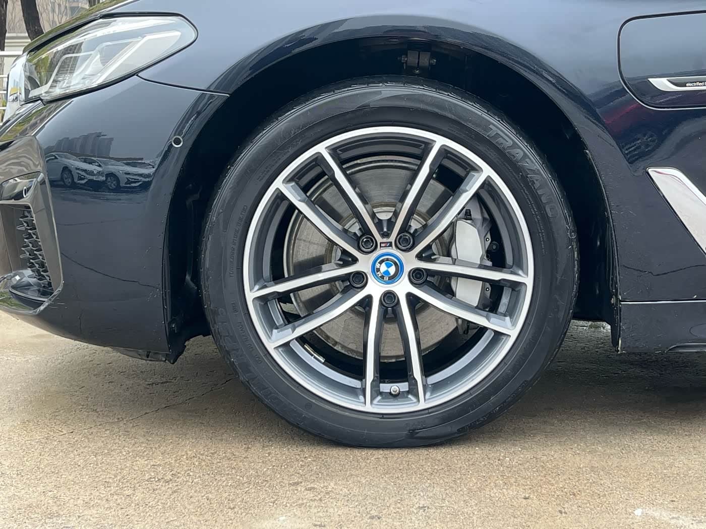 BMW 5 Series New Energy 2023 — Фото 7/16