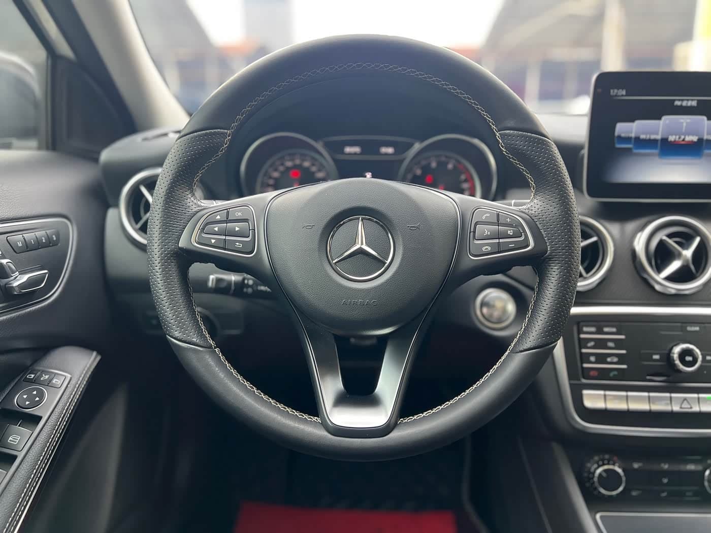 Mercedes-Benz GLA 2019 — Фото 12/20