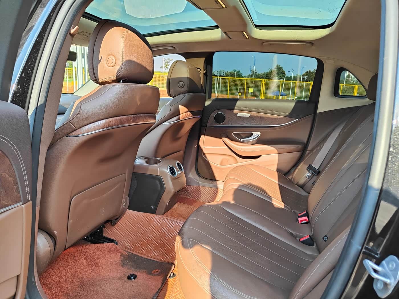 Mercedes-Benz E-Class 2020 — Фото 11/12
