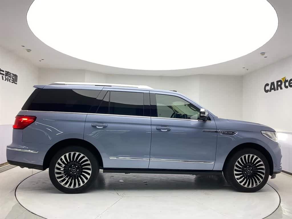 Lincoln Navigator 2021 — Фото 4/20