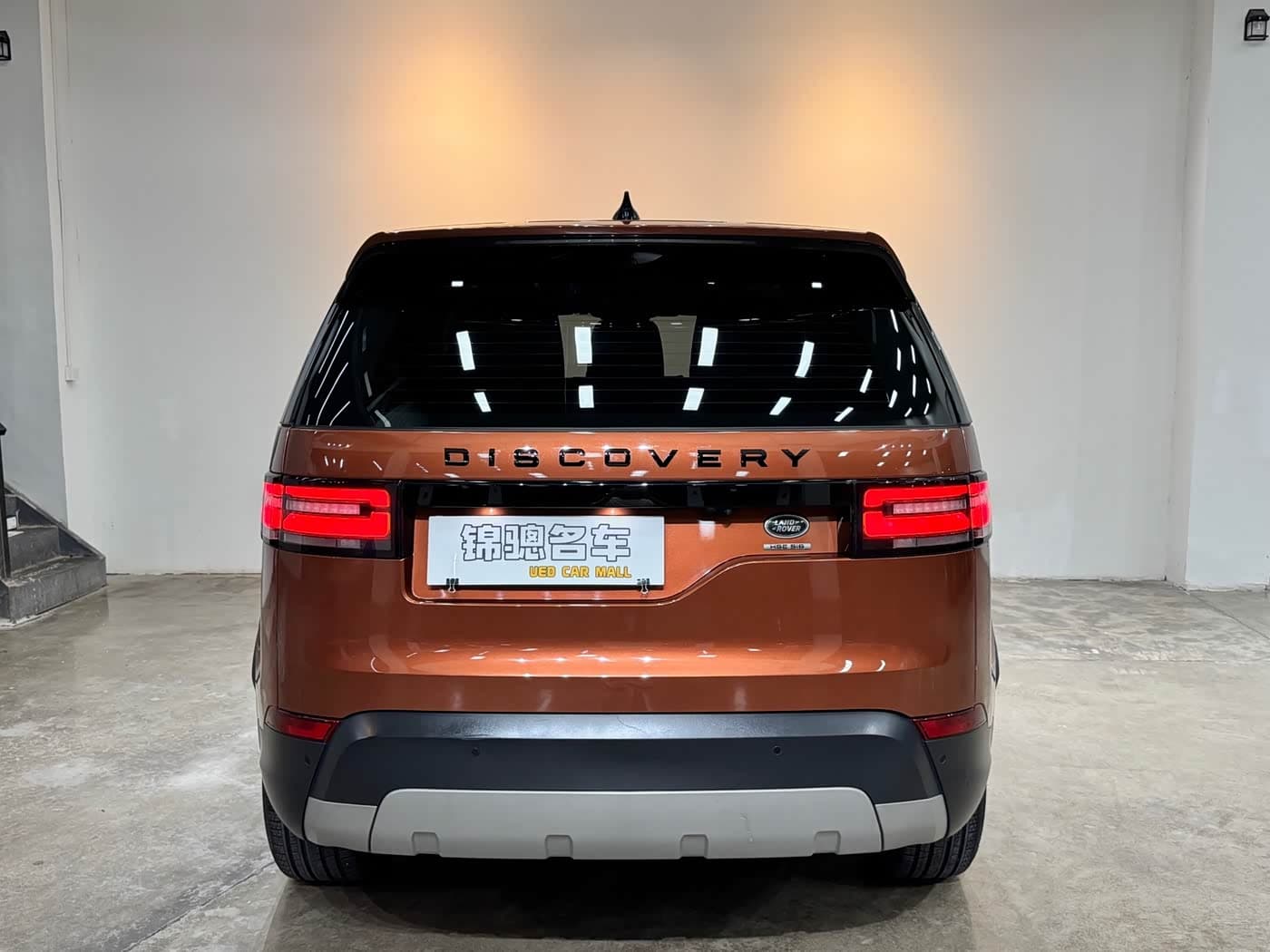 Land Rover Discovery 2017 — Фото 6/17