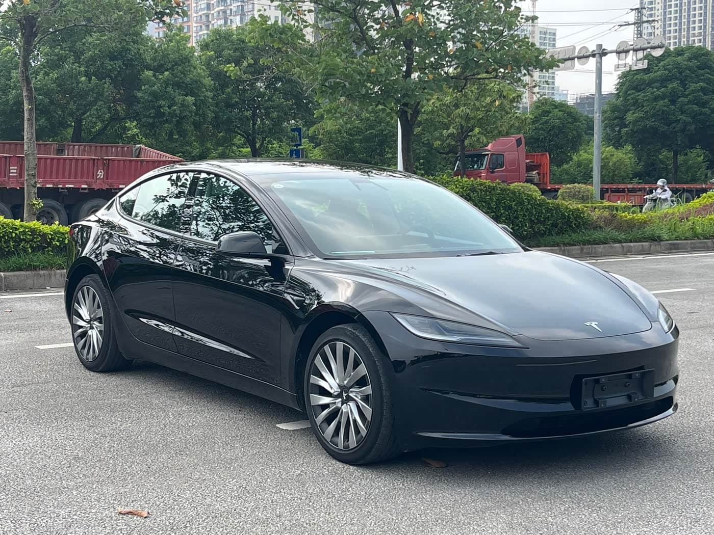 Tesla Model 3 2025 — Фото 3/18