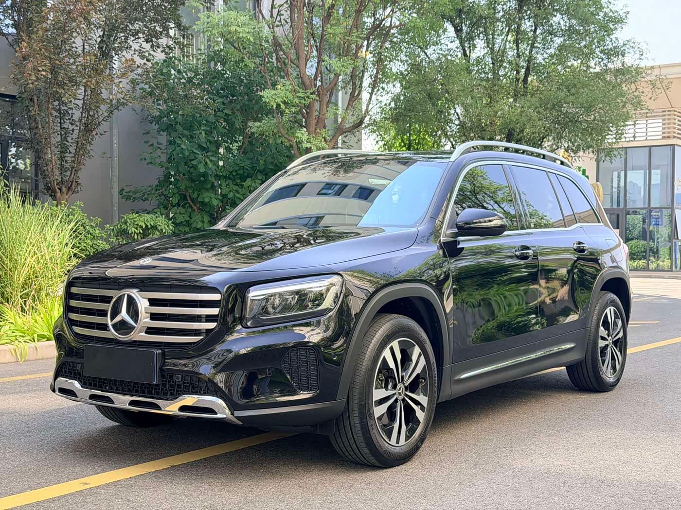 Mercedes-Benz GLB 2024 — Фото 1/9