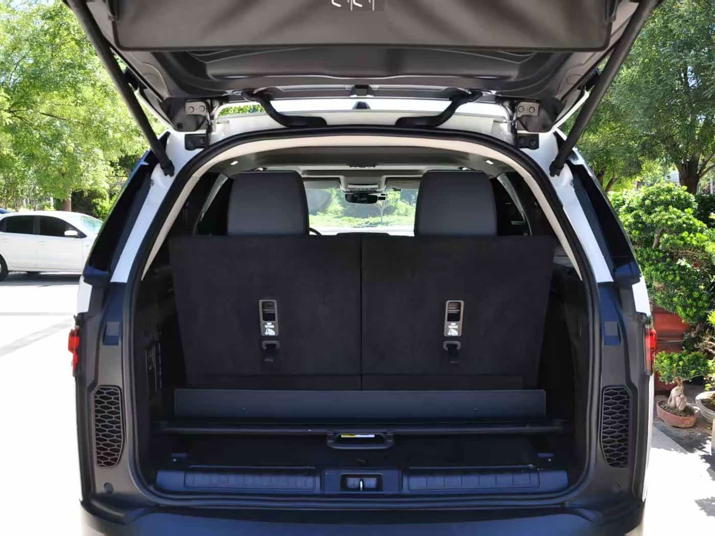 Land Rover Discovery 2024 — Фото 7/20