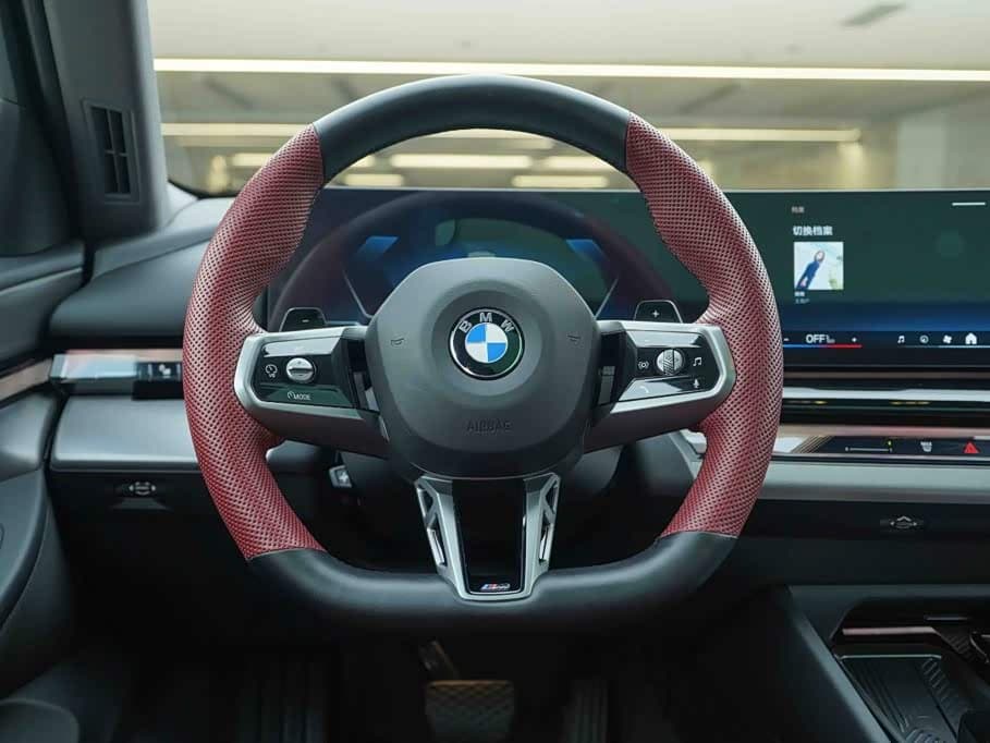 BMW 5 Series 2025 — Фото 17/20