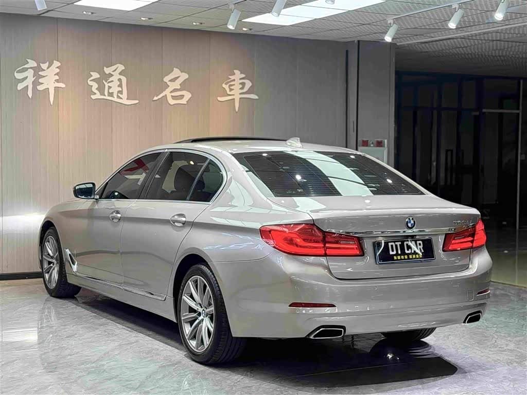 BMW 5 Series 2018 — Фото 8/10