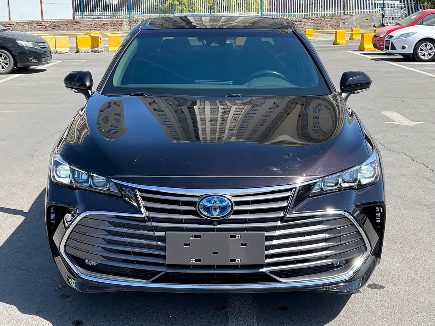 Toyota Avalon 2019 — Фото 2/9