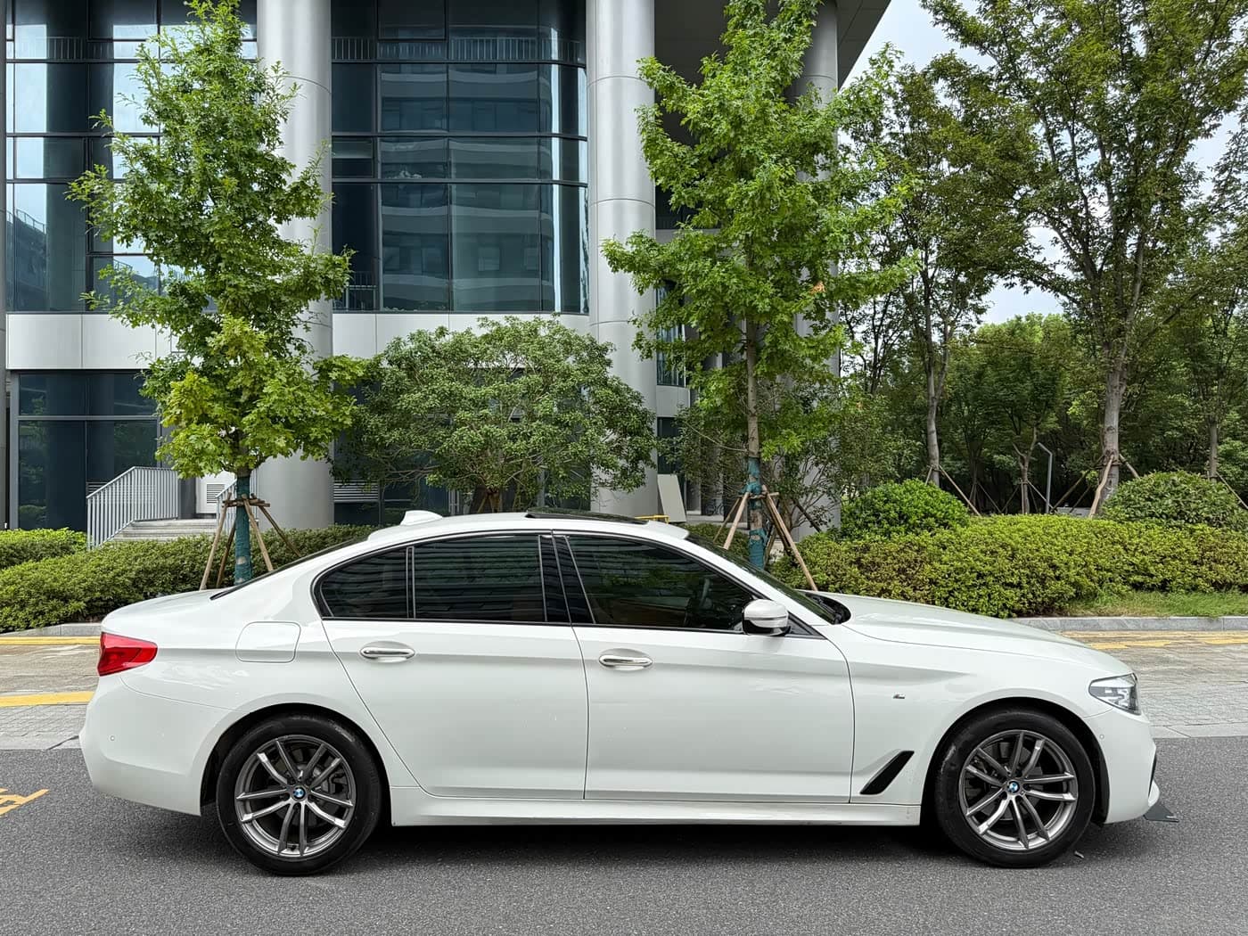 BMW 5 Series 2019 — Фото 9/17