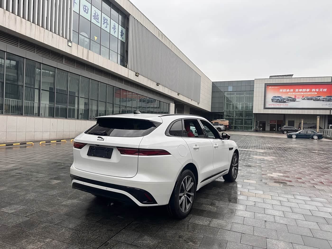 Jaguar F-PACE 2024 — Фото 6/18
