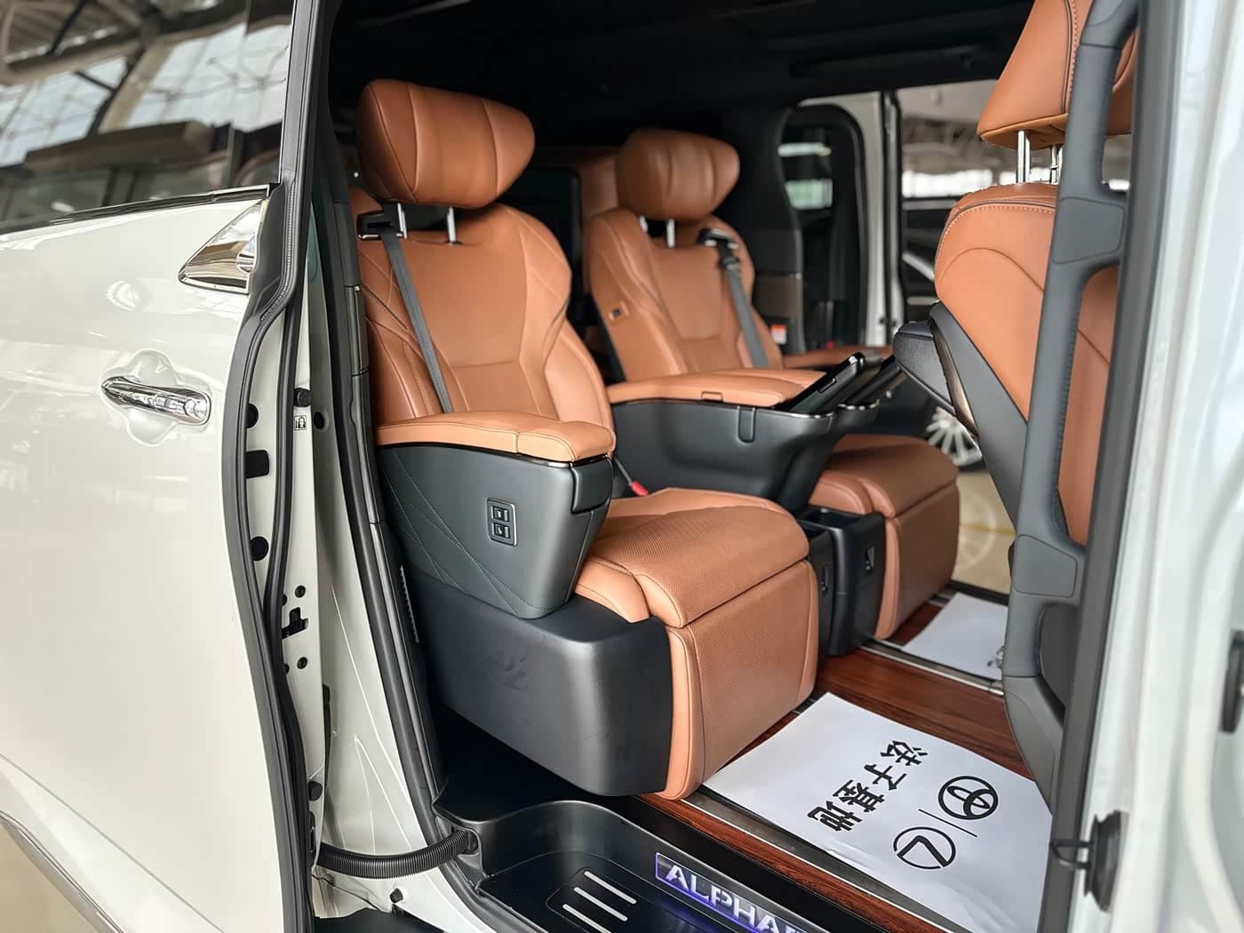 Toyota Alphard 2024 — Фото 14/20