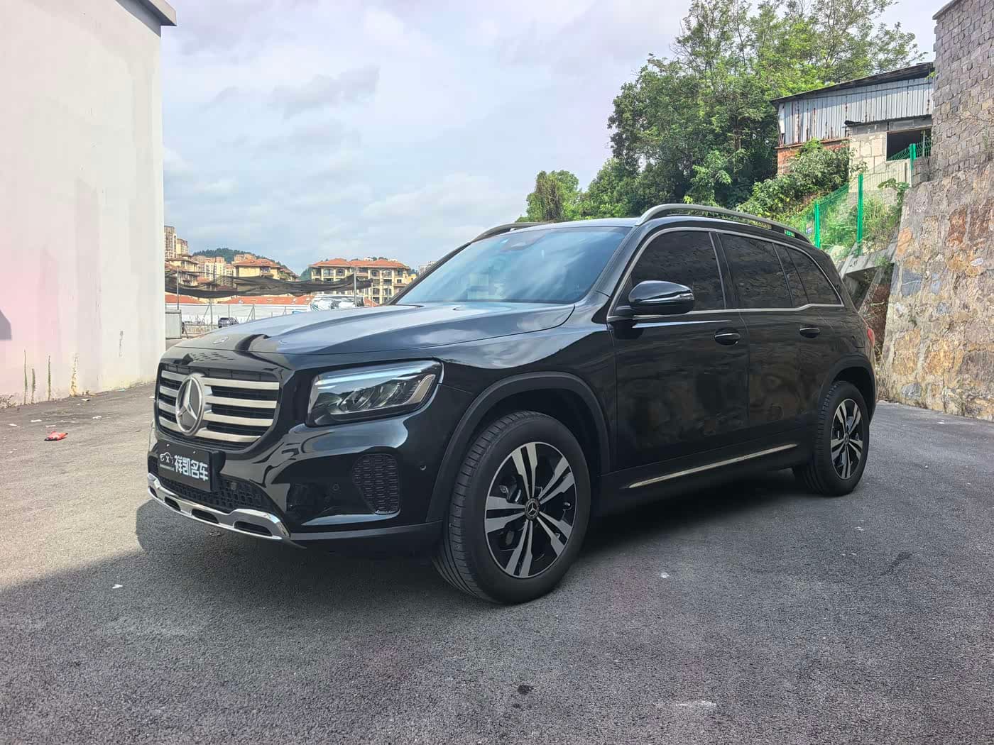 Mercedes-Benz GLB 2024 — Фото 1/16