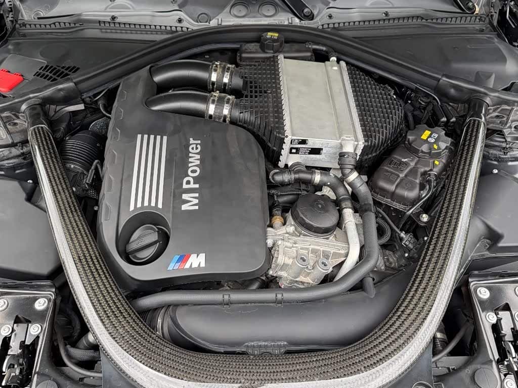 BMW M4 2017 — Фото 9/17