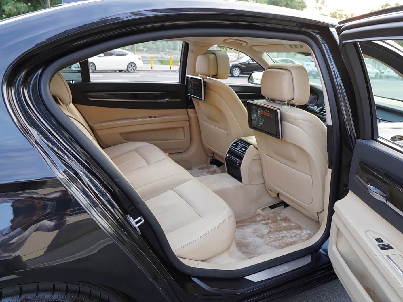 BMW 7 Series 2013 — Фото 19/20