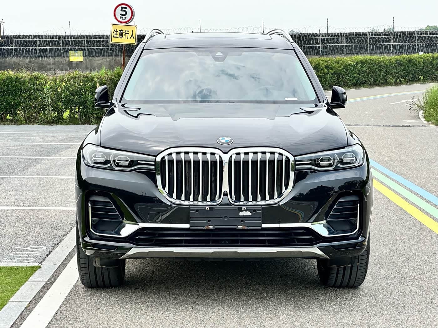 BMW X7 2022 — Фото 2/20