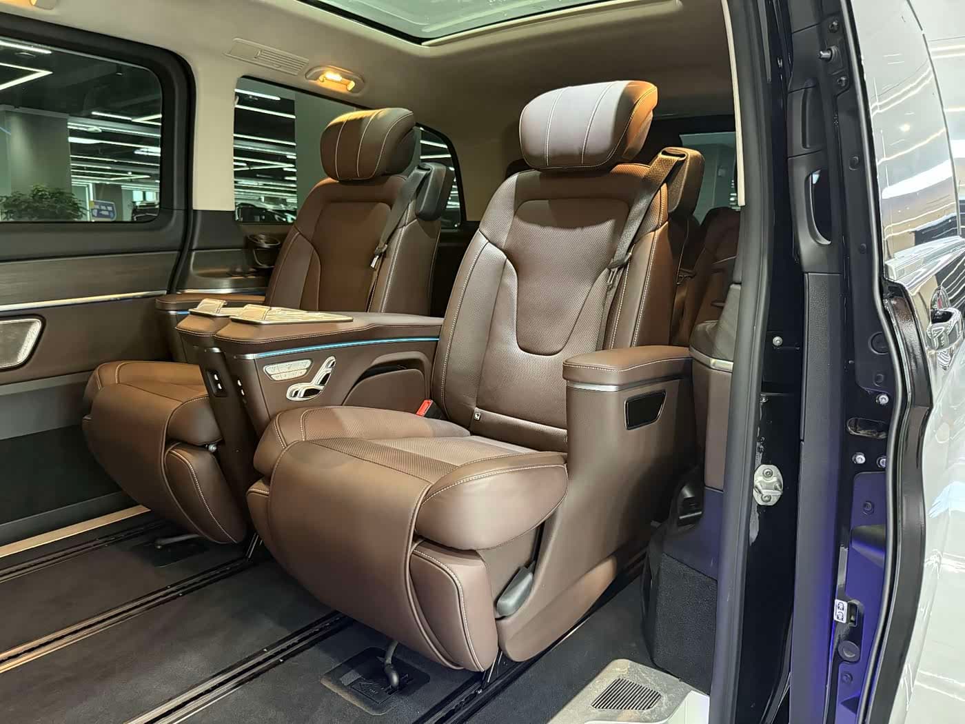 Mercedes-Benz V-Class 2024 — Фото 19/20