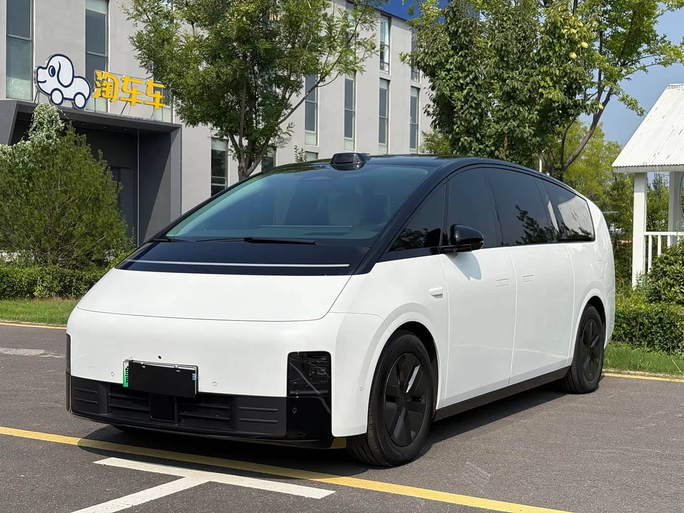 Li Auto MEGA, 2025