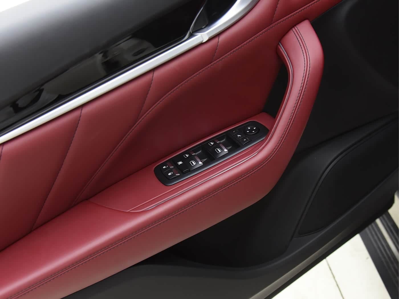 Maserati Levante 2020 — Фото 12/15