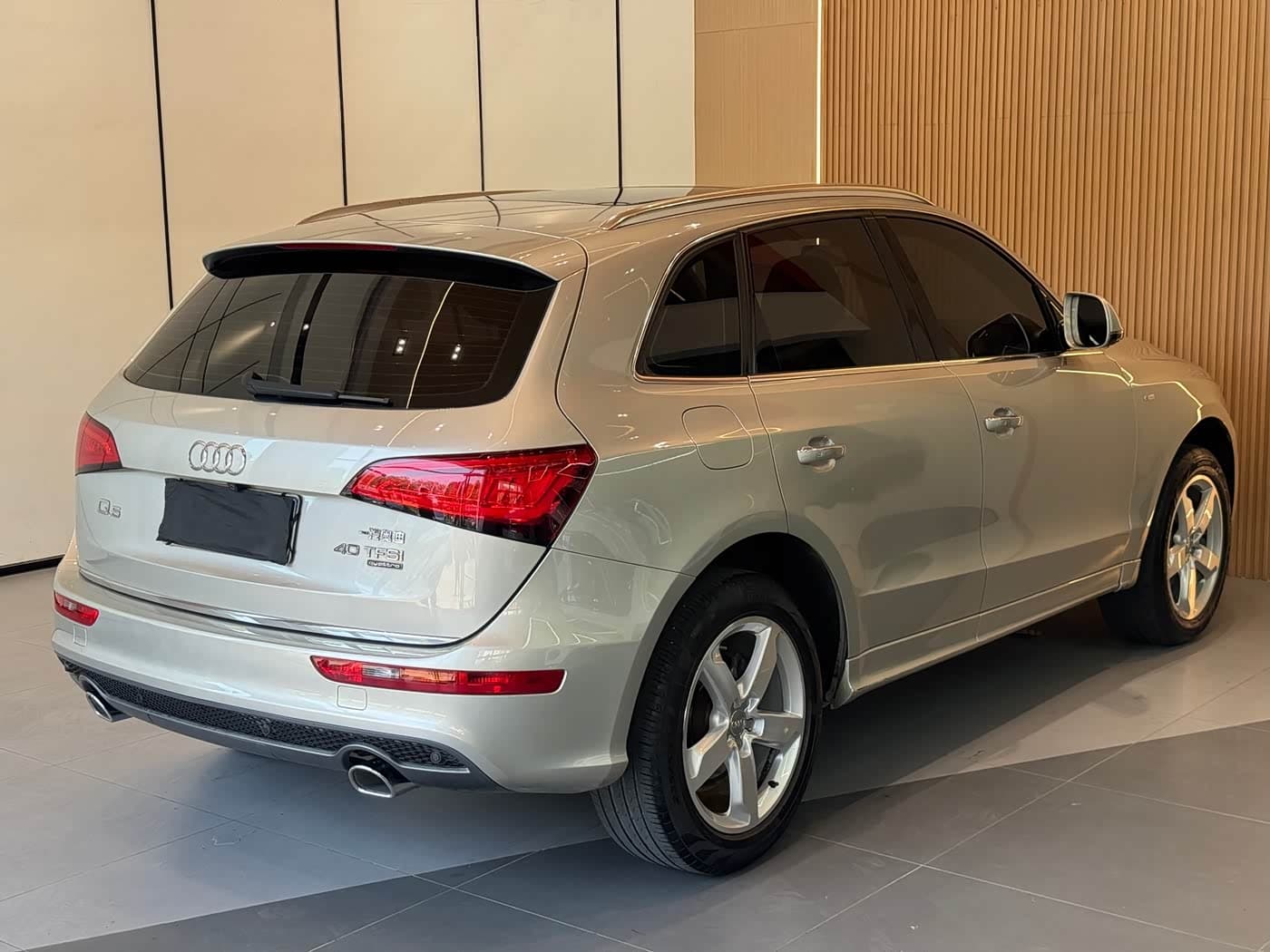 Audi Q5 2018 — Фото 18/19