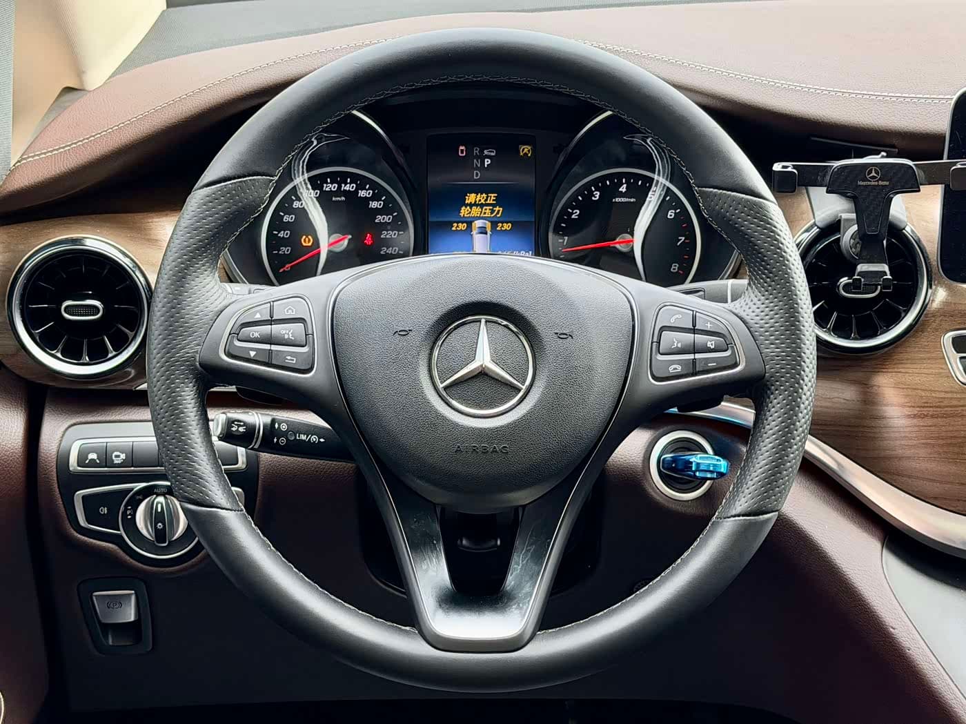 Mercedes-Benz V-Class 2022 — Фото 16/18