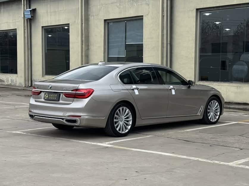 BMW 7 Series 2017 — Фото 13/20