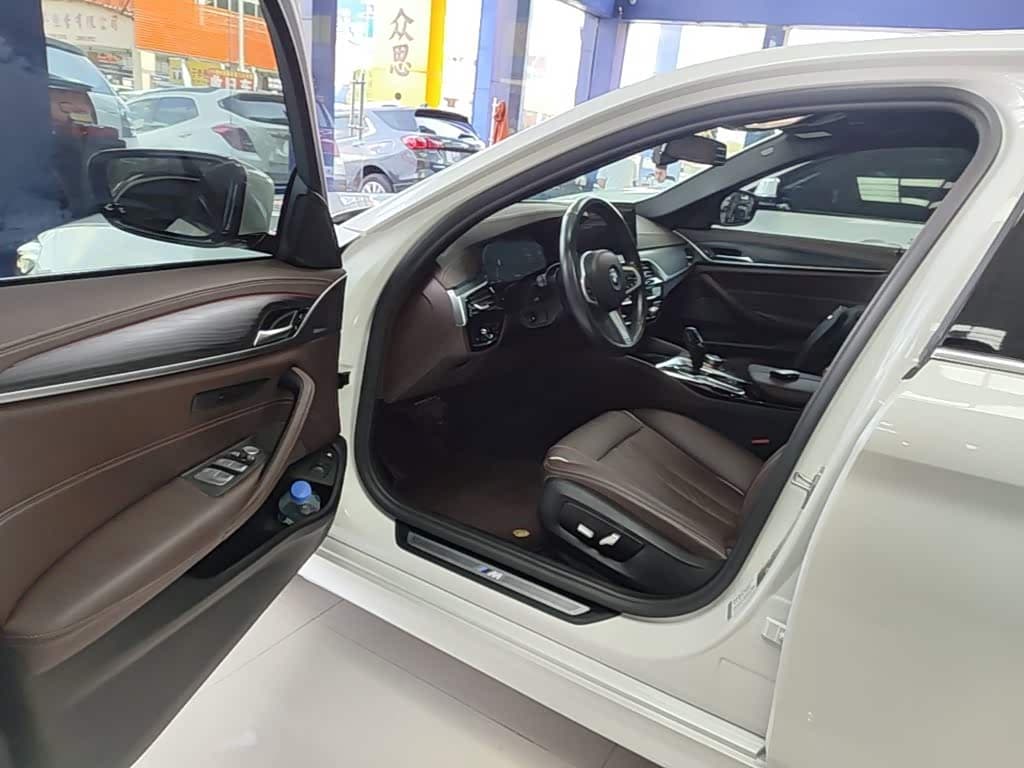 BMW 5 Series New Energy 2022 — Фото 16/20