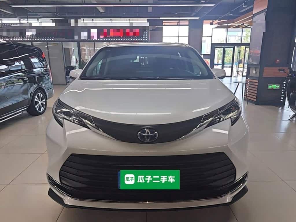 Toyota Sienna 2023 — Фото 3/20