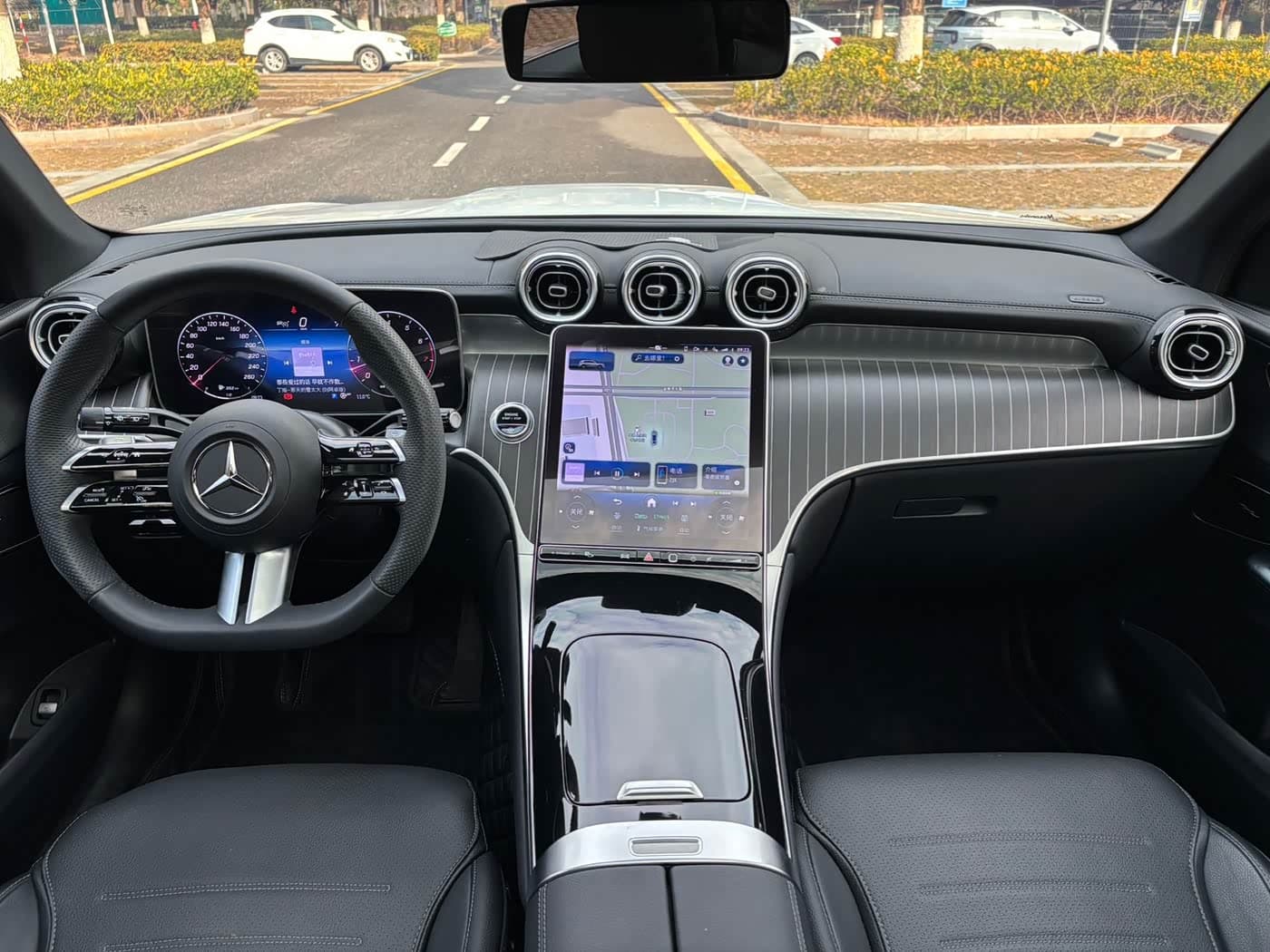 Mercedes-Benz GLC 2023 — Фото 8/20