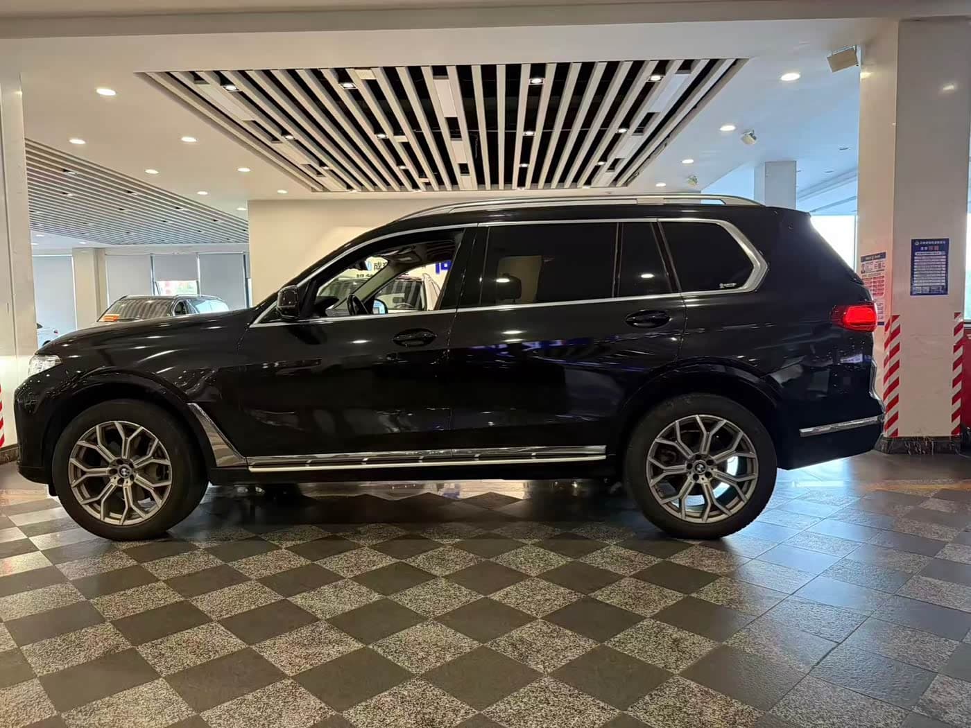 BMW X7 2019 — Фото 3/10