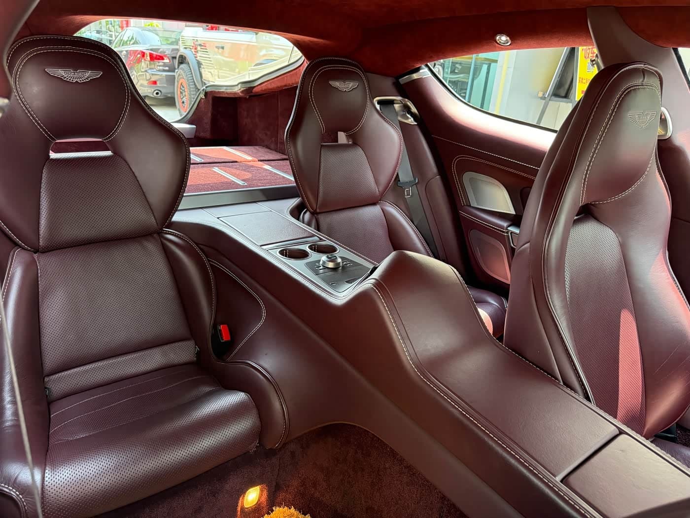 Aston Martin Rapide 2014 — Фото 9/16