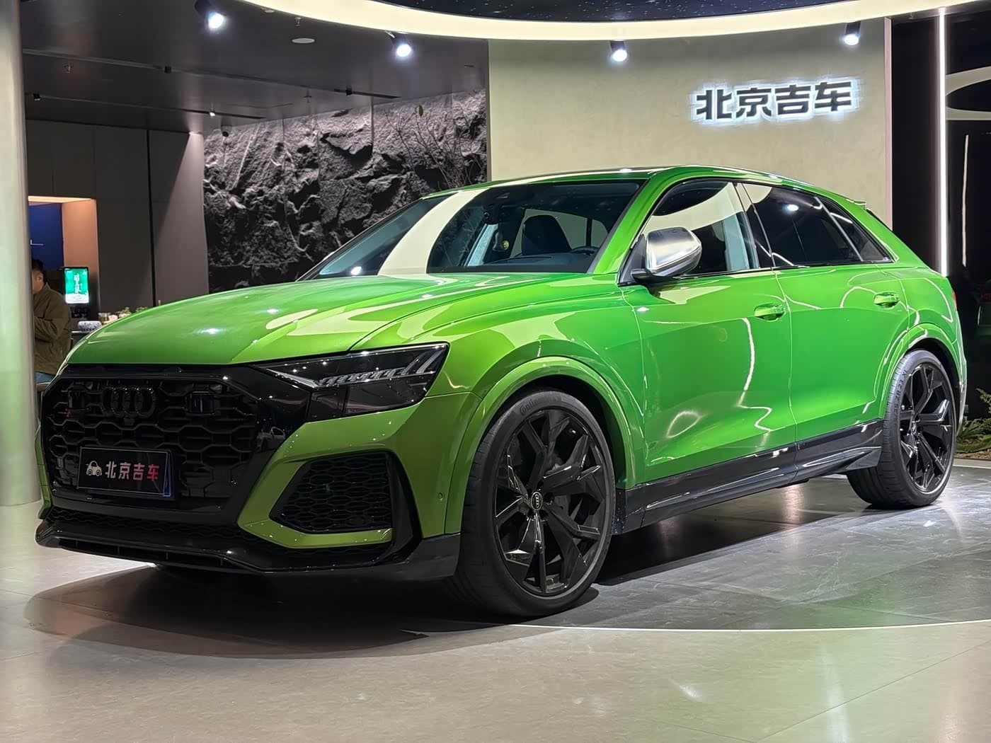 Audi RS Q8 2022 — Фото 1/20