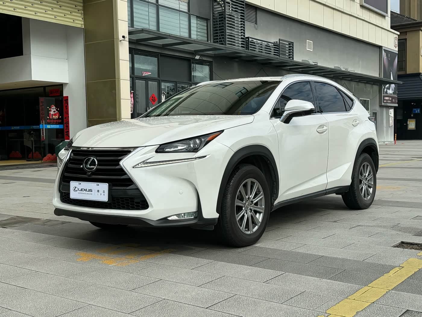 Lexus NX 2017 — Фото 1/9