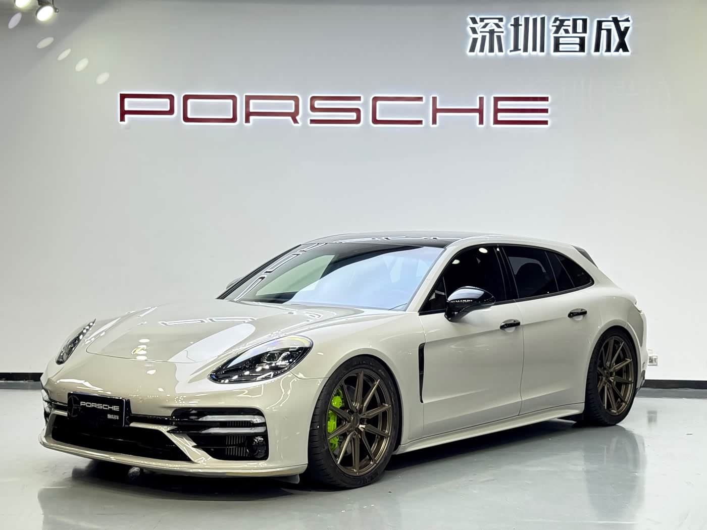 Porsche Panamera 2021 — Фото 1/20