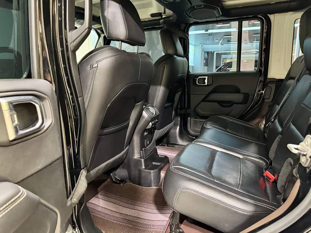 Jeep Wrangler 2021 — Фото 17/20