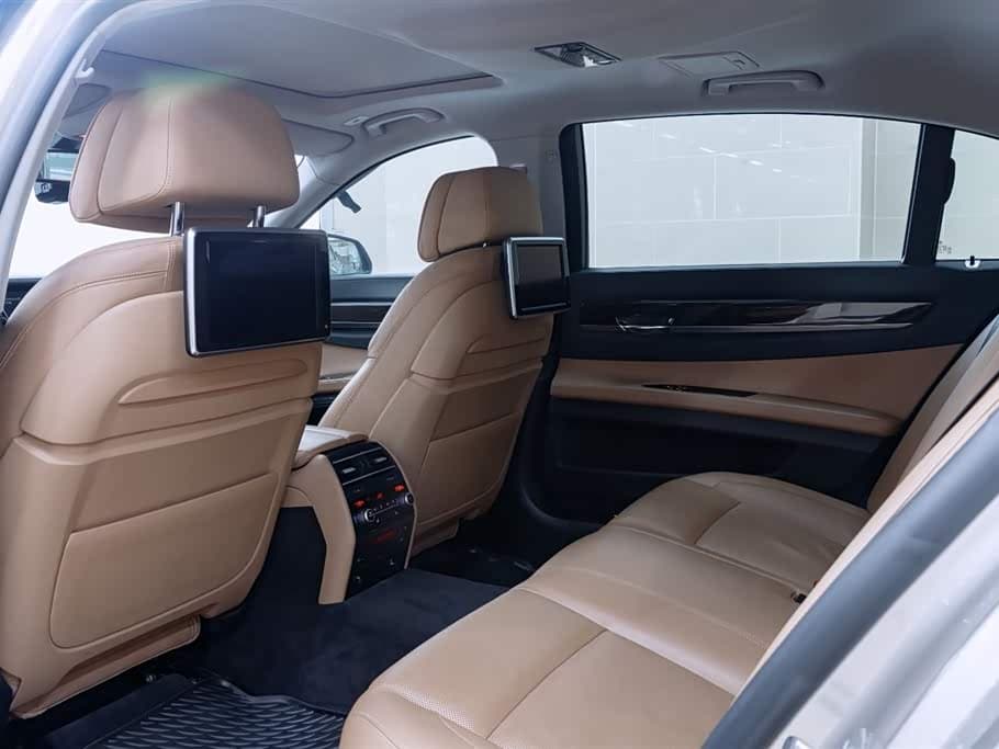 BMW 7 Series 2013 — Фото 11/18