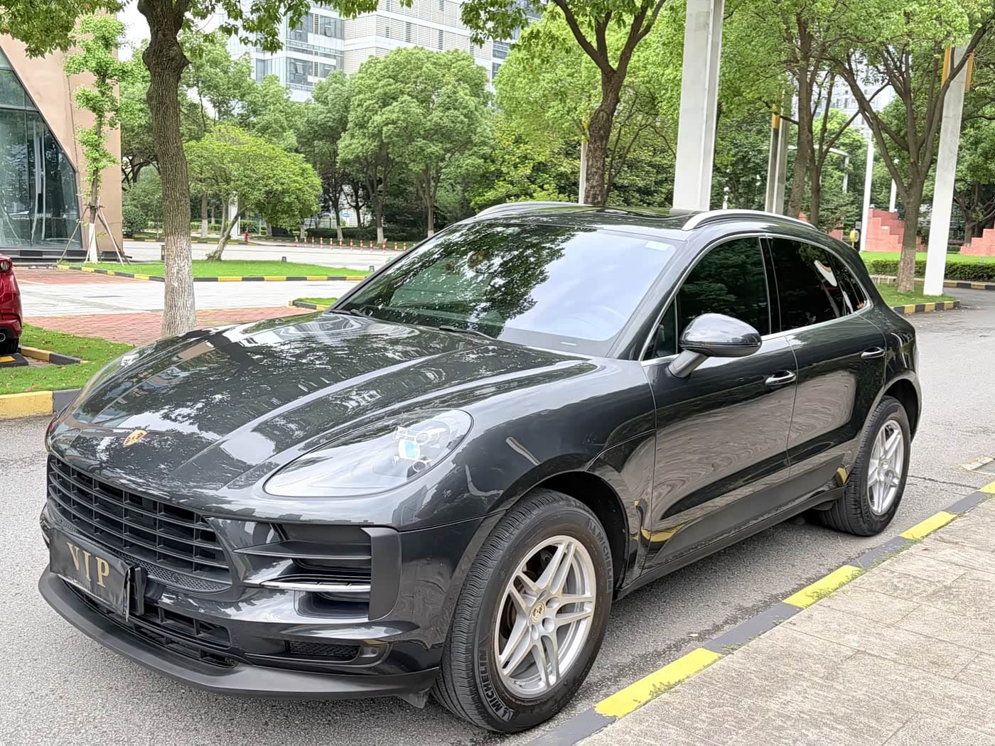 Porsche Macan 2020 — Фото 1/9
