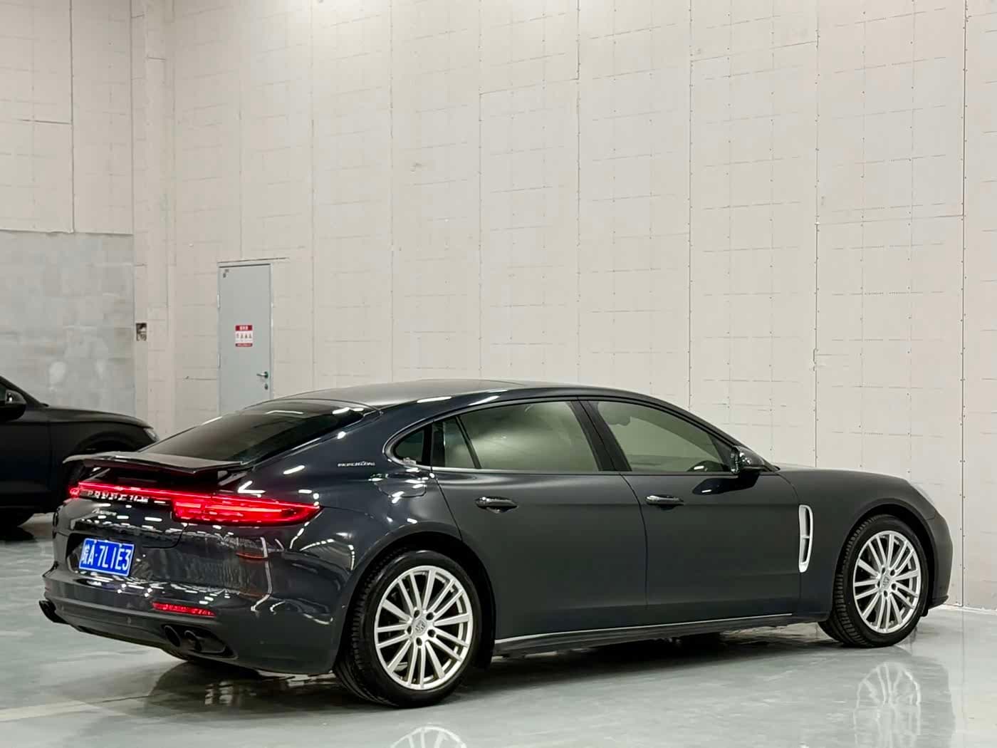 Porsche Panamera 2018 — Фото 10/10