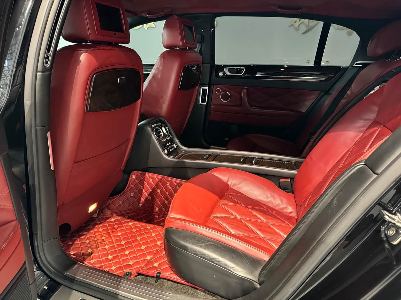 Bentley Flying Spur 2011 — Фото 17/20