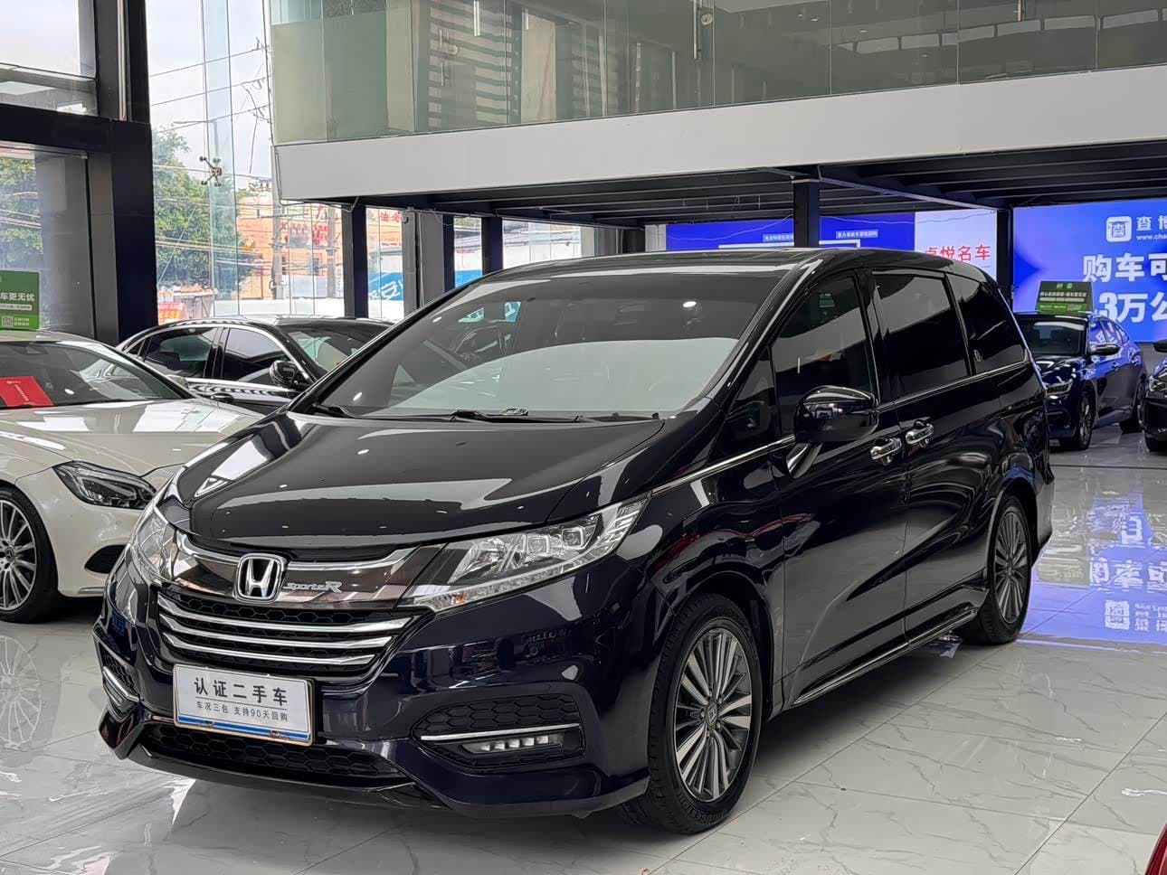 Honda Odyssey 2019 — Фото 1/20