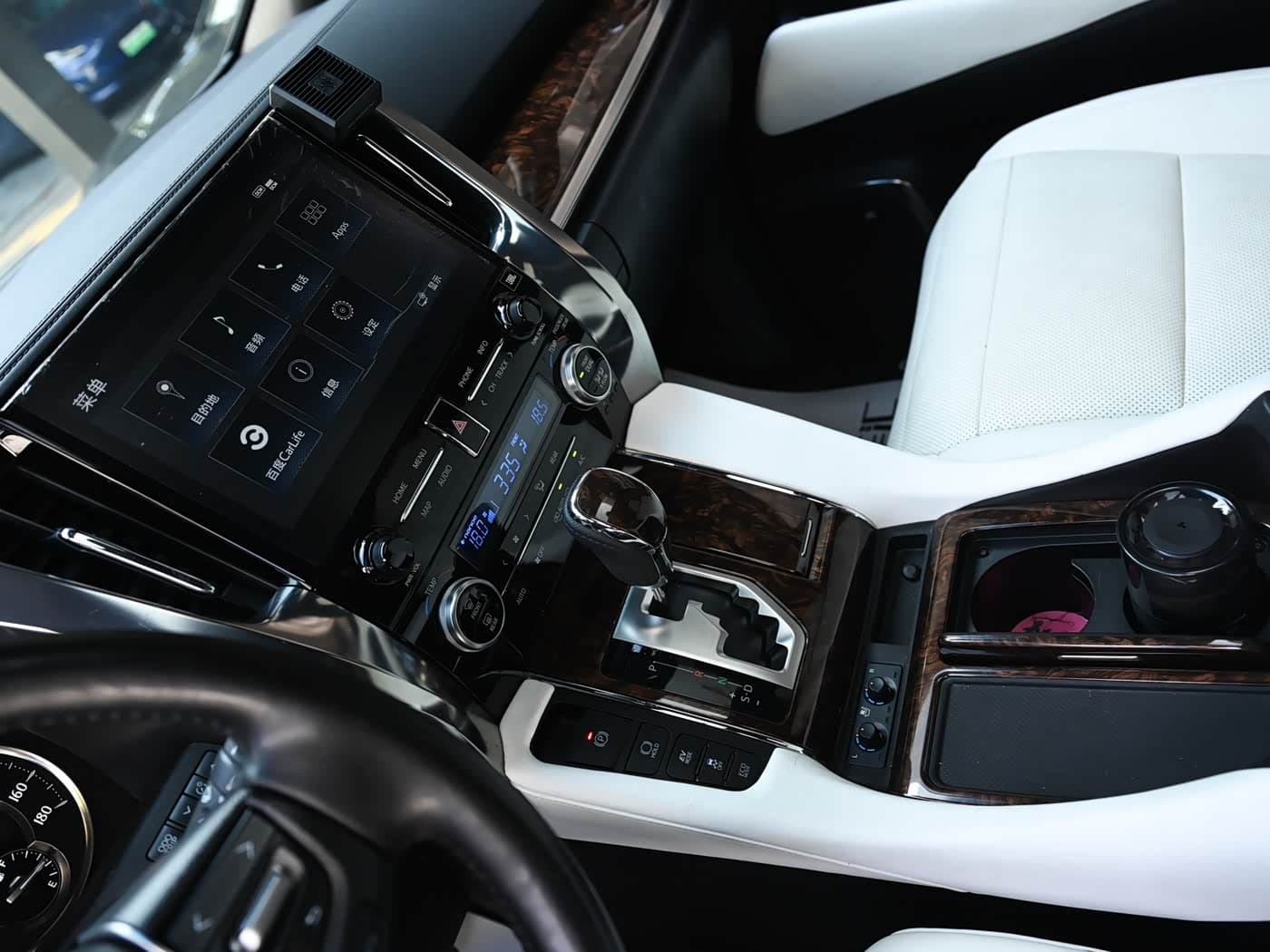 Toyota Alphard 2022 — Фото 10/16