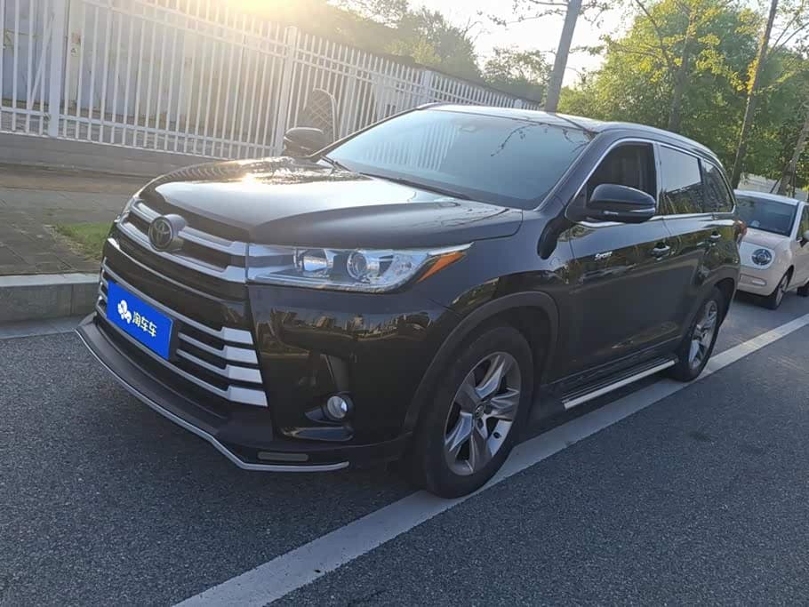Toyota Highlander 2020 — Фото 1/16