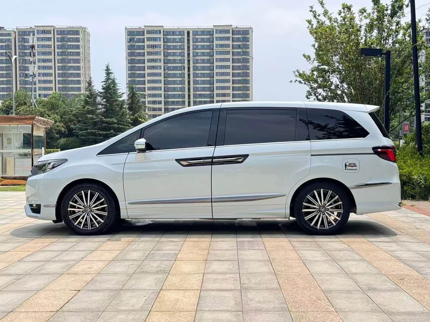 Honda Elysion 2022 — Фото 3/9