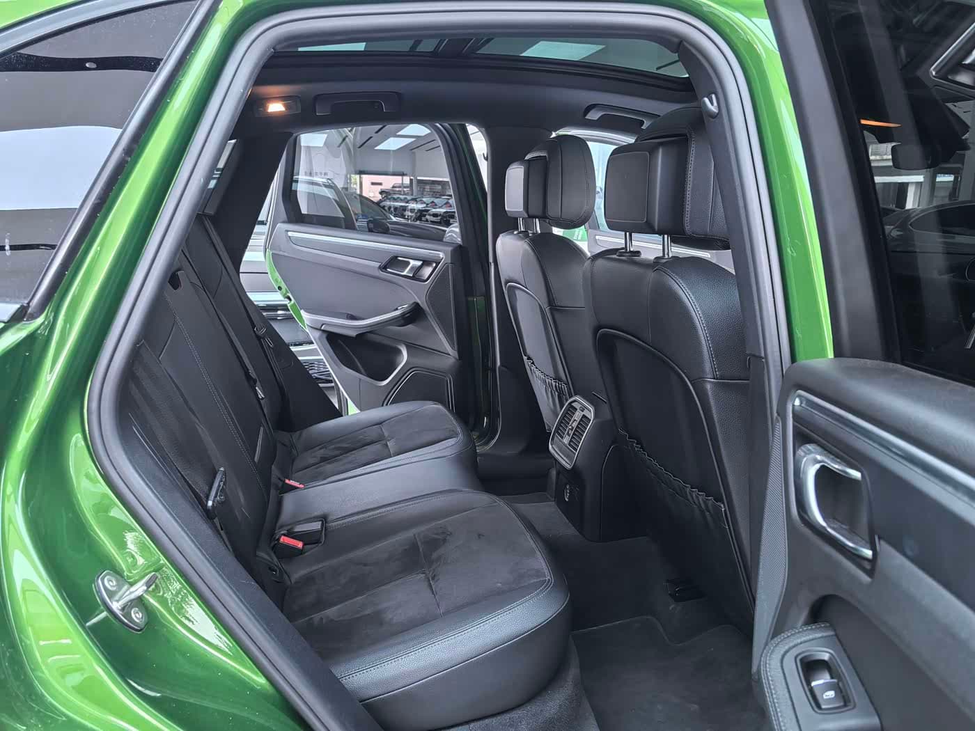 Porsche Macan 2020 — Фото 11/15
