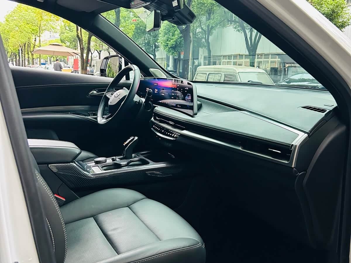 Cadillac XT4 2024 — Фото 6/16